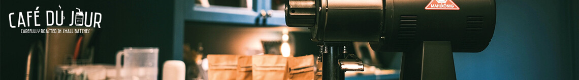 Mielenie kawy w Café du Jour